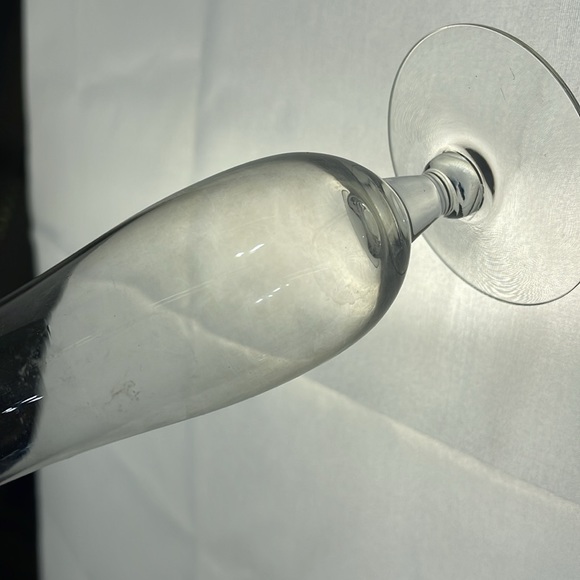 Set of 2 Vintage Glass Bud Vases - Picture 10 of 14